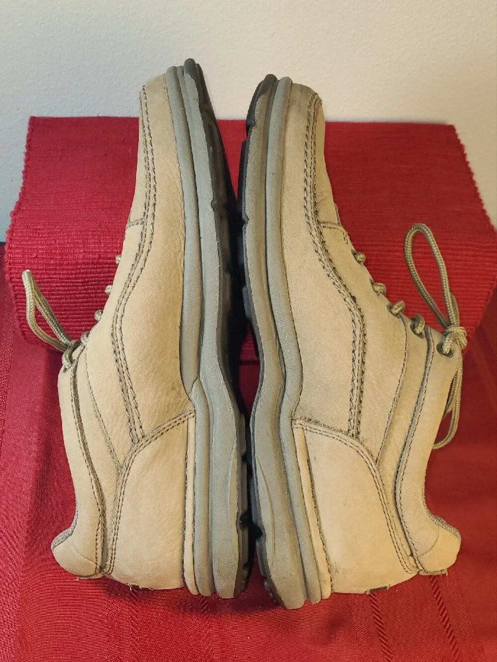Rockport World Tour Classic Men's Size 10 Sand Tan Nubuck Leather Oxford Sneaker